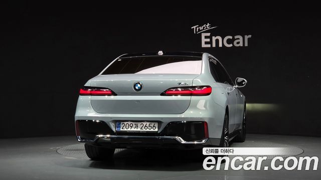 BMW 7 Series (G70) 740i sDrive M Sport 2023 — фото 4