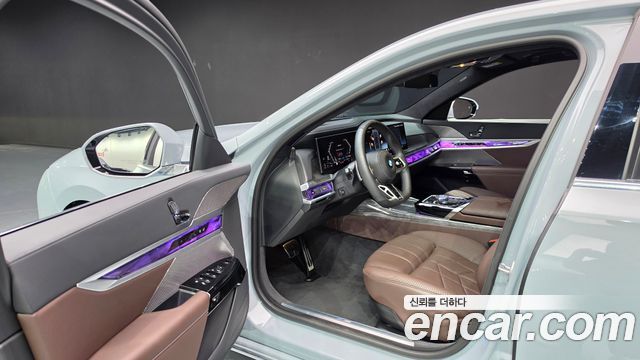 BMW 7 Series (G70) 740i sDrive M Sport 2023 — фото 9