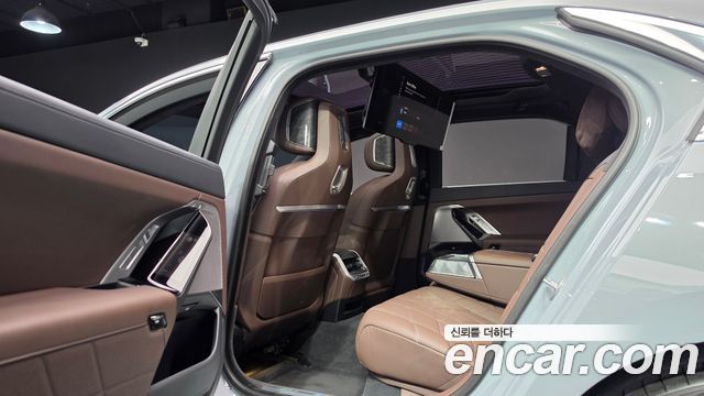 BMW 7 Series (G70) 740i sDrive M Sport 2023 — фото 20