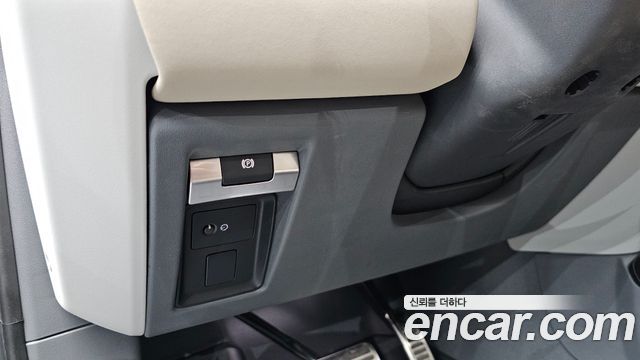 Land Rover Defender (L663) 110 D240 SE 2020 — фото 14