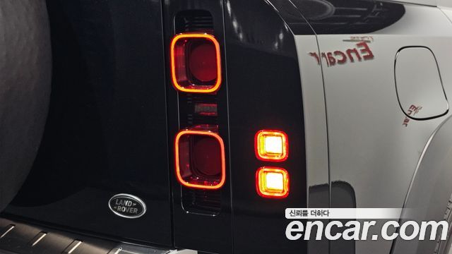 Land Rover Defender (L663) 110 D240 SE 2020 — фото 23