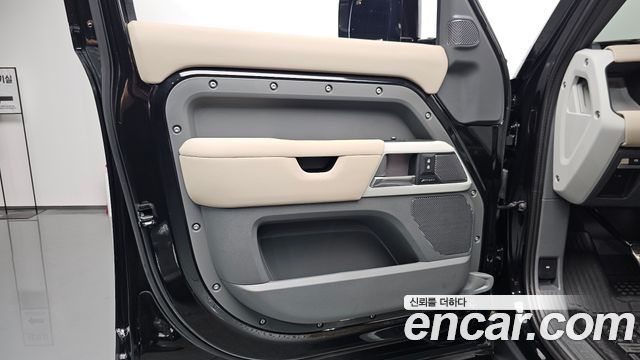 Land Rover Defender (L663) 110 D240 SE 2020 — фото 24