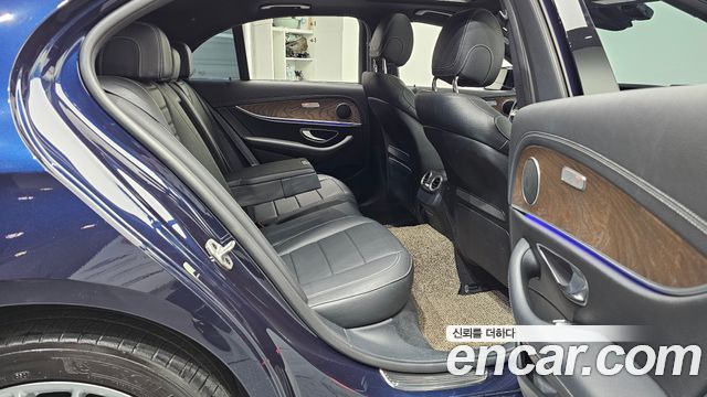 Mercedes-Benz E-Class (W213) E220d 4MATIC Exclusive 2021 — фото 12