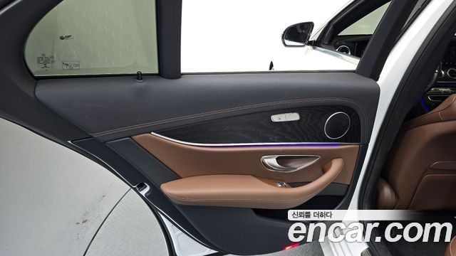 Mercedes-Benz E-Class (W213) E250 AMG Line 2023 — фото 25