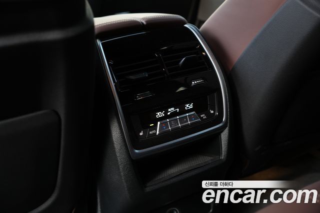 BMW X6 (G06) xDrive40i M Sport 2023 — фото 12