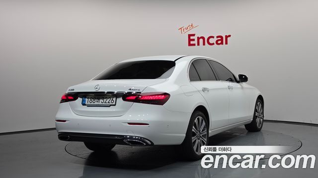 Mercedes-Benz E-Class (W213) E350 4MATIC Exclusive 2023 — фото 2