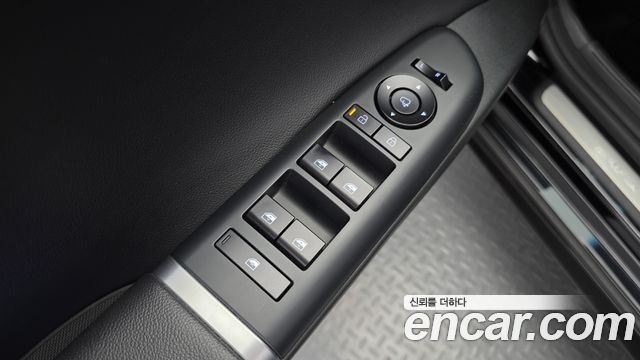 Hyundai Grandeur (GN7) 2,5 Gasoline 2WD Premium 2023 — фото 13
