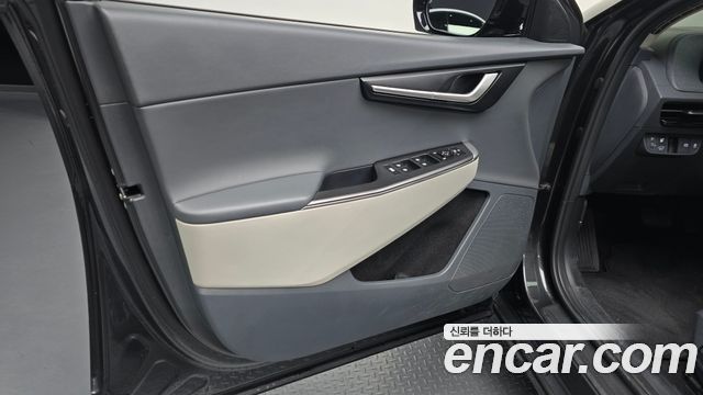 Kia EV6 Standard Air 2023 — фото 24