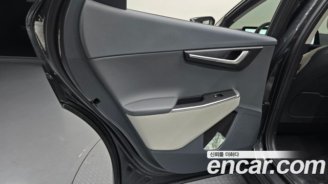 Kia EV6 Standard Air 2023 — фото 25