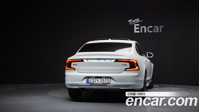 Volvo S90 T8 AWD Ultra Bright 2025 — фото 4