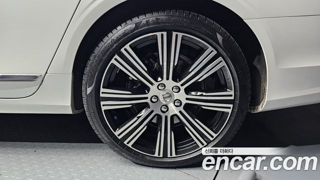 Volvo S90 T8 AWD Ultra Bright 2025 — фото 21