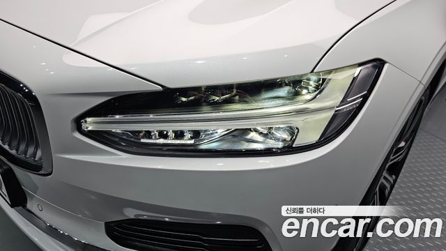 Volvo S90 T8 AWD Ultra Bright 2025 — фото 22