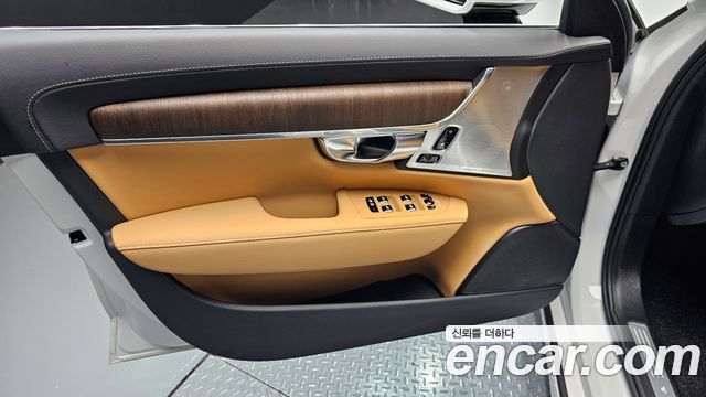 Volvo S90 T8 AWD Ultra Bright 2025 — фото 24