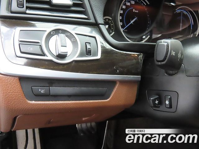 BMW 5 Series (F10) 528i 2015 — фото 17