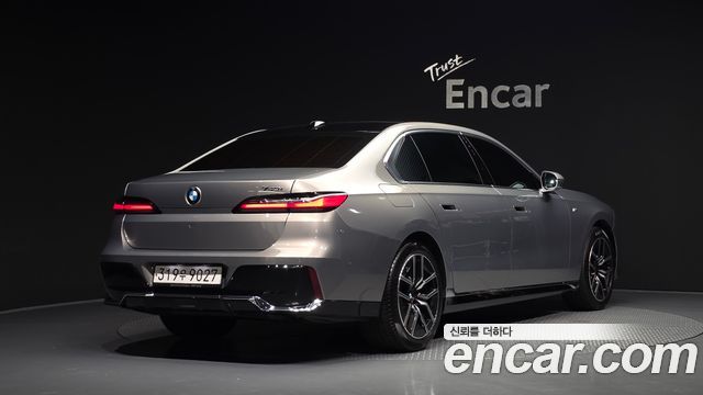 BMW 7 Series (G70) 740i sDrive M Sport 2023 — фото 2