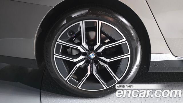 BMW 7 Series (G70) 740i sDrive M Sport 2023 — фото 5