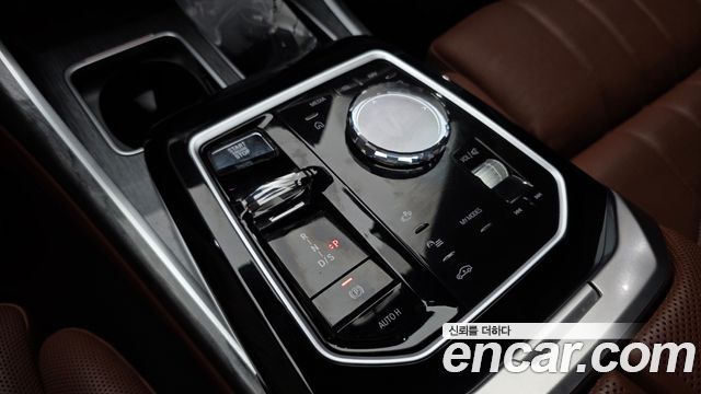 BMW 7 Series (G70) 740i sDrive M Sport 2023 — фото 9