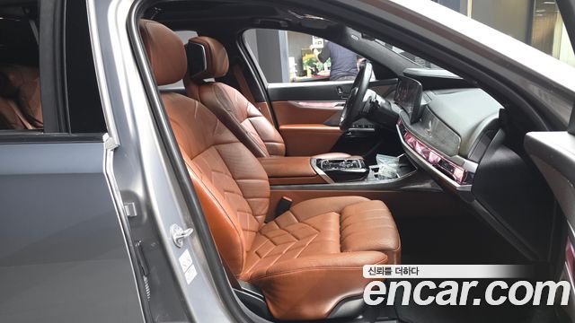 BMW 7 Series (G70) 740i sDrive M Sport 2023 — фото 11