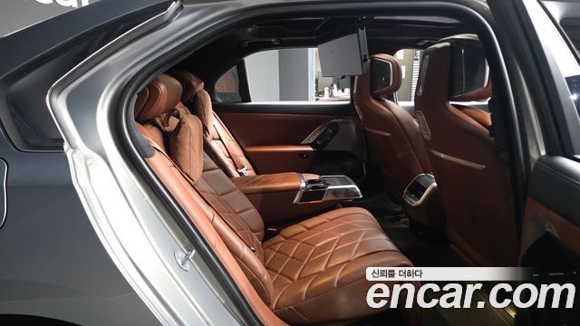 BMW 7 Series (G70) 740i sDrive M Sport 2023 — фото 12