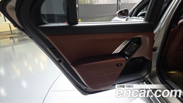 BMW 7 Series (G70) 740i sDrive M Sport 2023 — фото 25