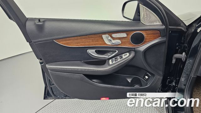 Mercedes-Benz C-Class (W205) C220 d 4MATIC Exclusive 2019 — фото 24