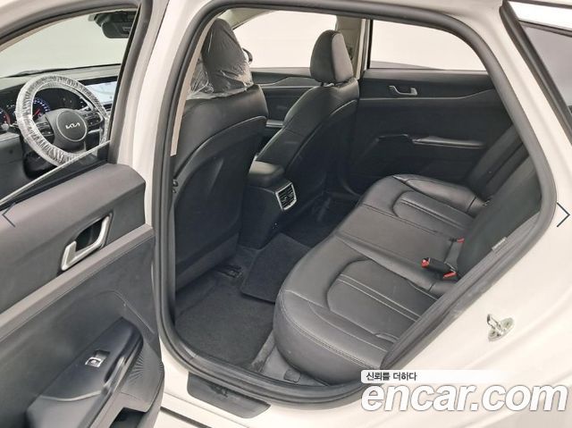 Kia K5 (III) 2.0 Trendy 2023 — фото 16