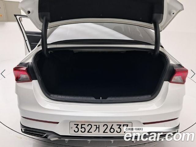 Kia K5 (III) 2.0 Trendy 2023 — фото 21