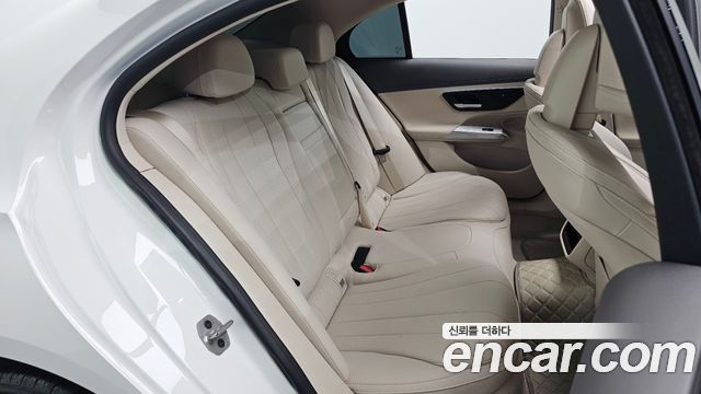 Mercedes-Benz E-Class (W214) E220d 4MATIC Exclusive 2024 — фото 11