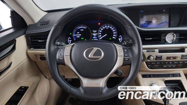 Lexus ES300h premium XV60 2015 — фото 13