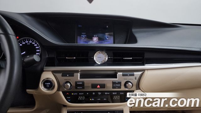 Lexus ES300h premium XV60 2015 — фото 14