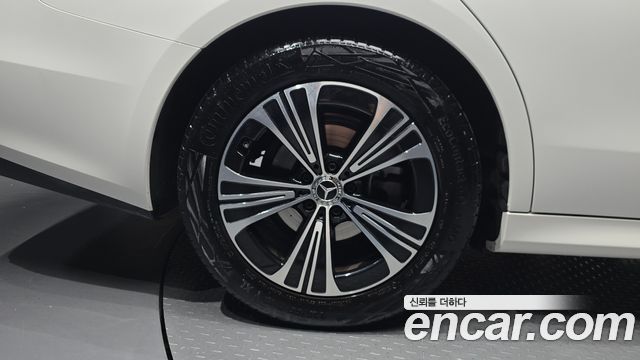 Mercedes-Benz E-Class (W214) E200 Avantgarde 2025 — фото 5