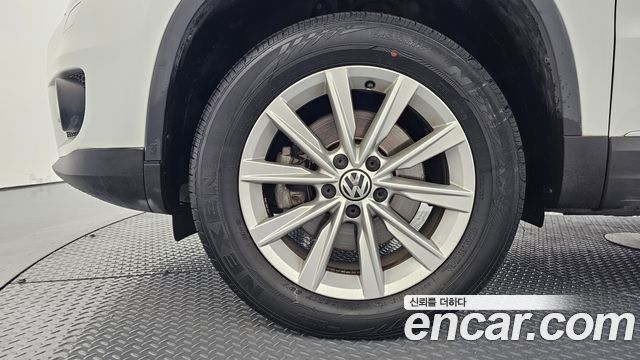 Volkswagen Tiguan 2.0 TDI Comfort 5N 2016 — фото 5