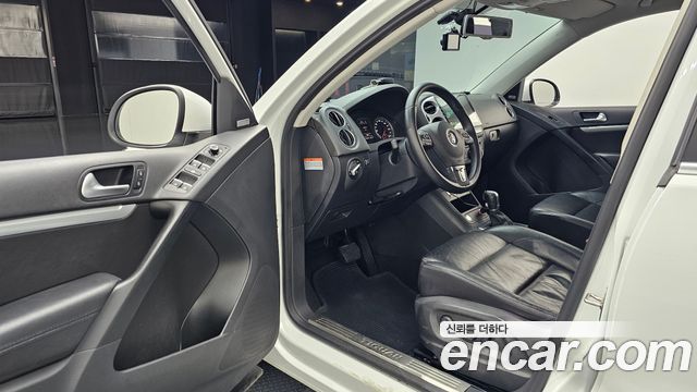 Volkswagen Tiguan 2.0 TDI Comfort 5N 2016 — фото 10