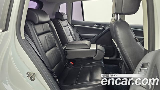 Volkswagen Tiguan 2.0 TDI Comfort 5N 2016 — фото 12