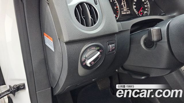 Volkswagen Tiguan 2.0 TDI Comfort 5N 2016 — фото 17