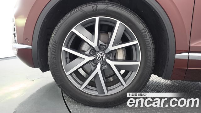Volkswagen Touareg (III) 3.0 TDI Prestige 2023 — фото 5