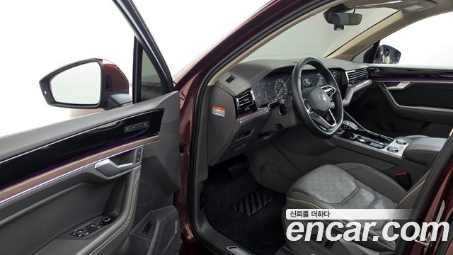 Volkswagen Touareg (III) 3.0 TDI Prestige 2023 — фото 10