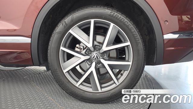 Volkswagen Touareg (III) 3.0 TDI Prestige 2023 — фото 21