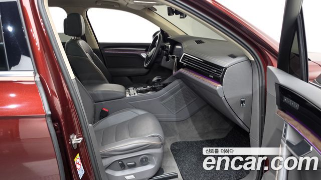 Volkswagen Touareg (III) 3.0 TDI Prestige 2023 — фото 26