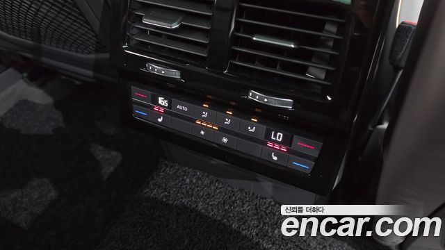 Volkswagen Touareg (III) 3.0 TDI Prestige 2023 — фото 37