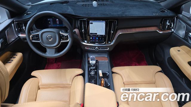 Volvo V60 Cross Country (II) B5 Ultimate AWD 2024 — фото 7