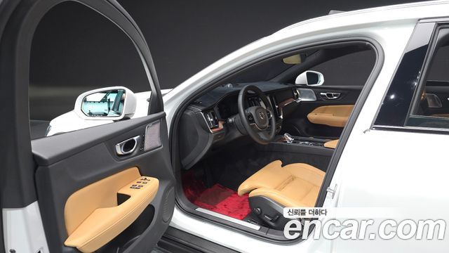 Volvo V60 Cross Country (II) B5 Ultimate AWD 2024 — фото 10