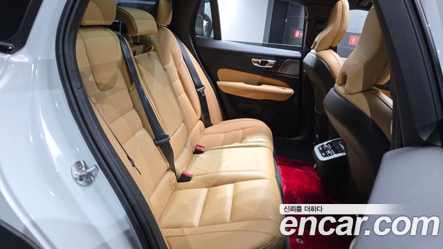Volvo V60 Cross Country (II) B5 Ultimate AWD 2024 — фото 11