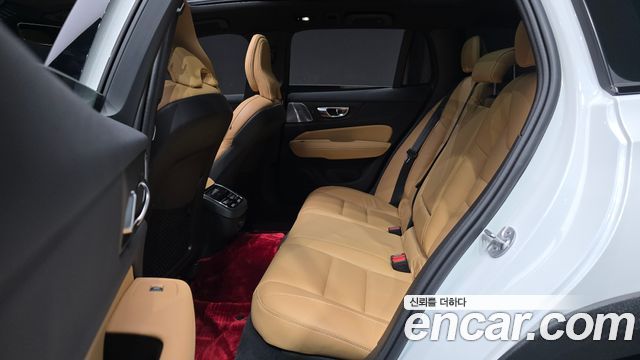 Volvo V60 Cross Country (II) B5 Ultimate AWD 2024 — фото 12