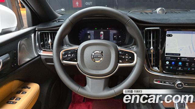 Volvo V60 Cross Country (II) B5 Ultimate AWD 2024 — фото 13