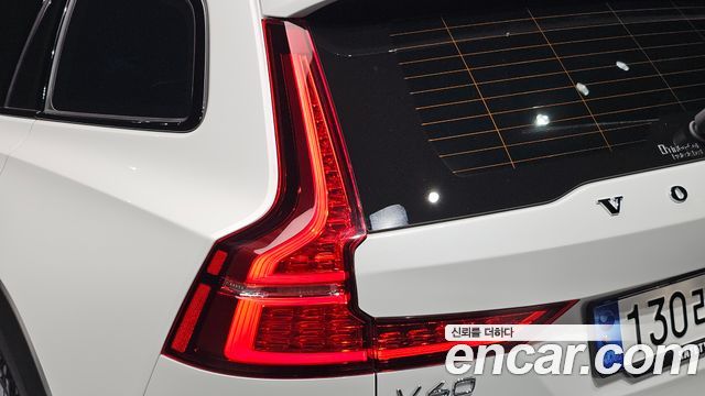 Volvo V60 Cross Country (II) B5 Ultimate AWD 2024 — фото 23