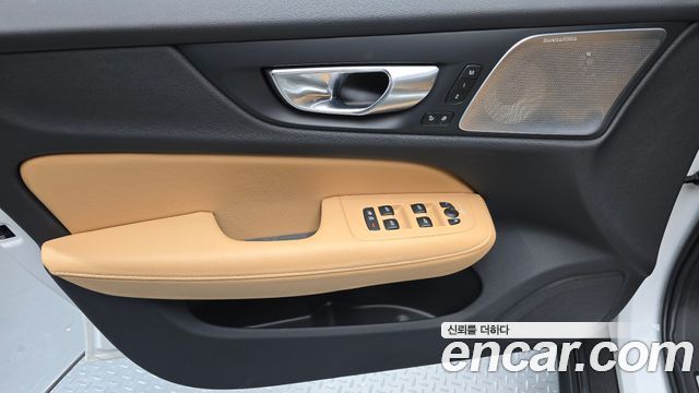 Volvo V60 Cross Country (II) B5 Ultimate AWD 2024 — фото 24