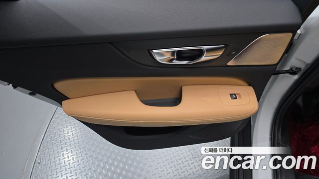 Volvo V60 Cross Country (II) B5 Ultimate AWD 2024 — фото 25