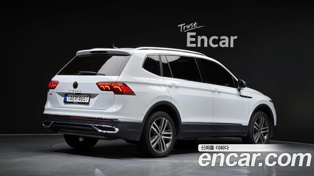 Volkswagen Tiguan Allspace 2.0 TSI Prestige 2023 — фото 2