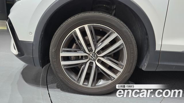 Volkswagen Tiguan Allspace 2.0 TSI Prestige 2023 — фото 5
